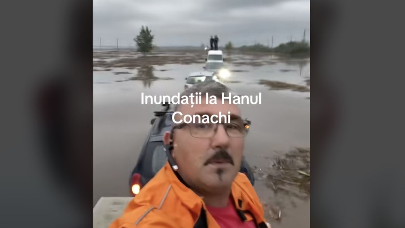 Un șofer s-a filmat după ce a stat 5 ore în mijlocul apelor, în Galați / Nu plec de aici, risc să mă înec / A fost salvat de pompieri și a înregistrat operațiunea