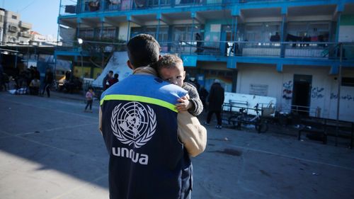 Douăzeci de morți și zeci de răniți după răsturnarea unui camion cu alimente în Fâșia Gaza / Guvernul Hamas acuză Israelul pentru condițiile periculoase de trafic / Tot mai mulți civili afectați de foamete