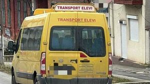 Regulile de transport pentru elevi și studenți, discutate în ședința de Guvern de vineri / Pentru studenți, mai mulți operatori de transport au sistat între timp orice reducere prevăzută de lege