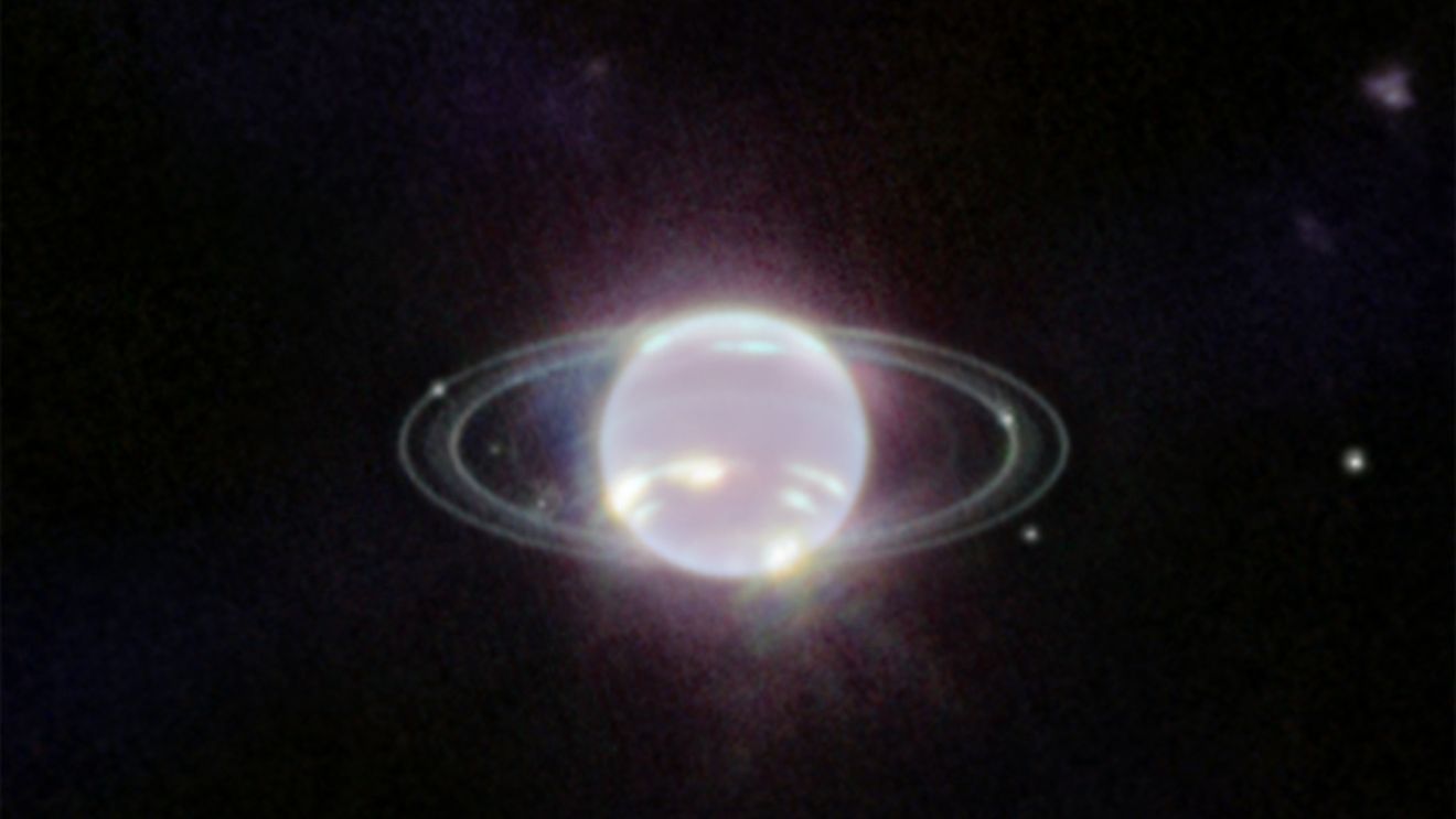 Telescopul spațial James Webb surprinde imagini uimitor de clare ale planetei Neptun și ale inelelor sale