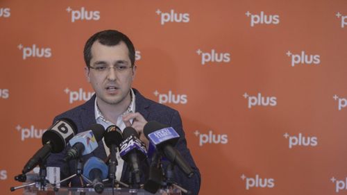 Vlad Voiculescu a câștigat procesul cu Compania de Iluminat Public București, pe tema amplasării unor bannere PSD, în campania alegerilor europarlamentare din 2019