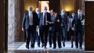 Guvernul propune instituirea stării de alertă pentru 30 de zile, pe tot teritoriul țării / Se permite oficierea slujbelor în biserici