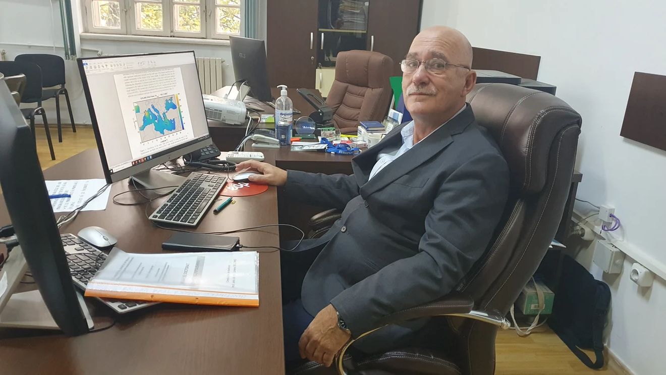 Un profesor de la Universitatea „Dunărea de Jos” din Galați, singurul român inclus în Consiliul Consultativ pentru Știință al Academiilor Europene. A dezvoltat un sistem de predicție a valurilor și fenomenelor meteo extreme