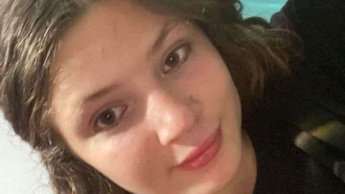 Fată de 13 ani din Vrancea, căutată de polițiști după ce a plecat de acasă în noaptea de marţi spre miercuri