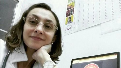 Un medic rezident la Spitalul Județean Iași acuză lipsa echipamentelor de protecție și susține că asistenta șefă i-a transmis că ”nu am să stric un echipament de 100 de lei pentru un rezident”