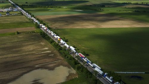 Cum explică autoritățile blocajele din Vama Siret: Birocrația, TIR-urile nesigilate din Ucraina, doar două birouri vamale pe o graniță de aproape 500 de km, acolo unde s-a mutat și traficul din Portul Odesa (document)