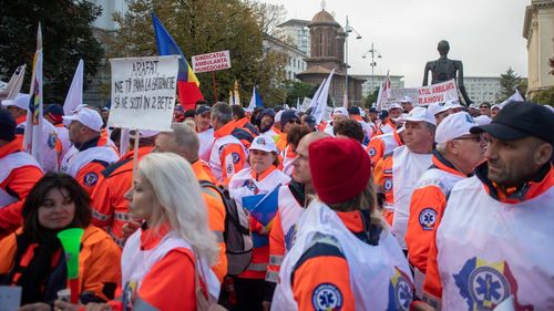 Sindicaliști din Ambulanță în greva foamei după ce deputații i-au scos de la condiții deosebite de muncă în legea pensiilor / Proteste în toate serviciile de ambulanță
