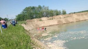 Doi frați au murit la scăldat într-o localitate din Vâlcea după ce au căzut în apele unei bălţi excavate, adâncă de patru metri