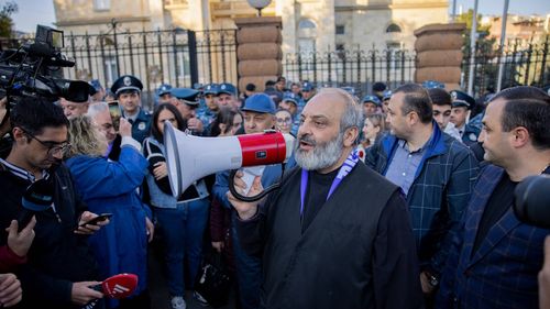 Autoritățile armene l-au arestat pe arhiepiscopul Bagrat Galstanyan pentru presupusă tentativă de lovitură de stat