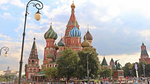 O altă persoană a "alunecat" de la balcon în Rusia: O polițistă de 37 de ani a murit după ce a depus mărturie împotriva fostului ei șef într-un dosar penal