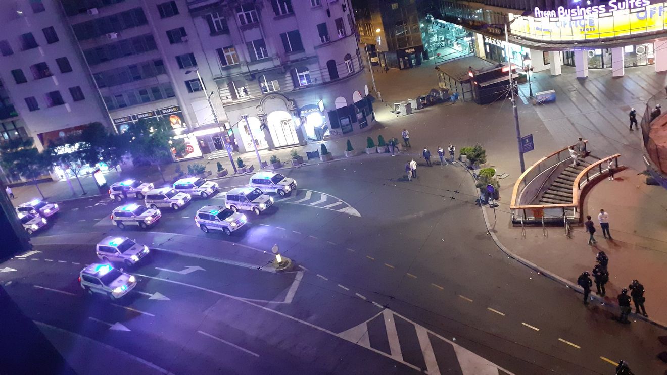 Un adolescent din Serbia, arestat după ce FBI a informat autoritățile de la Belgrad că acesta voia să construiască o bombă artizanală