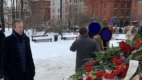 Ambasadorii Statelor Unite şi Marii Britanii în Rusia au depus flori pentru Navalnîi la Moscova, la Piatra Solovetsky