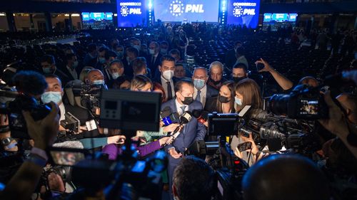 PNL decide marți seară dacă negociază cu Cioloș refacerea coaliției de guvernare