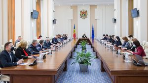 Guvernul de la Chișinău adoptă o nouă rectificare bugetară pe fondul crizelor mari ce lovesc Republica Moldova: Creșterea economică a fost revizuită de la 4,5% la 0.3%, iar nivelul inflației a fost calculat la 15,7%
