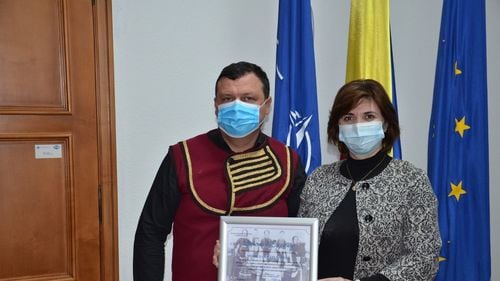 ”Cultura și civilizația aromână” va deveni curs opțional în școli, anunță ministrul Monica Anisie/ O parte a comunității militează și pentru declararea aromânilor drept minoritate etnică