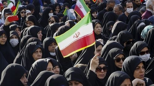 Celebrul cântăreț pop iranian Mehdi Yarrahi a fost eliberat pe cauțiune