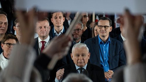 Liderul opoziţiei poloneze îl numeşte pe premierul Tusk servitor al Germaniei pentru că ar fi cedat în problema reparaţiilor de război