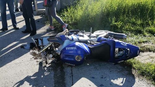 Un motociclist de 21 de ani a murit în Arad după ce a ajuns sub autobuzul cu care a intrat în coliziune