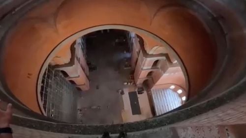 A sărit cu parașuta în interiorul Catedralei Neamului. Biserica Ortodoxă: Un act fraudulos