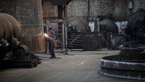 Bonusuri de instalare și scutiri de impozite - în schema de ajutor pentru marile investiții industriale lansată de guvern