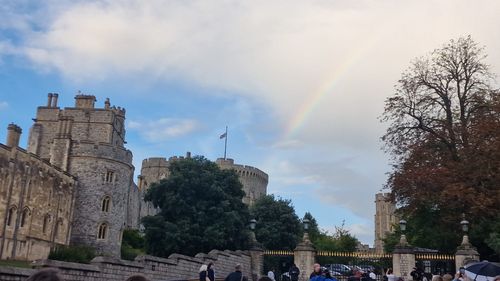 Moment emoționant la Castelul Windsor: a apărut curcubeul imediat după anunțul că Regina Elisabeta a murit