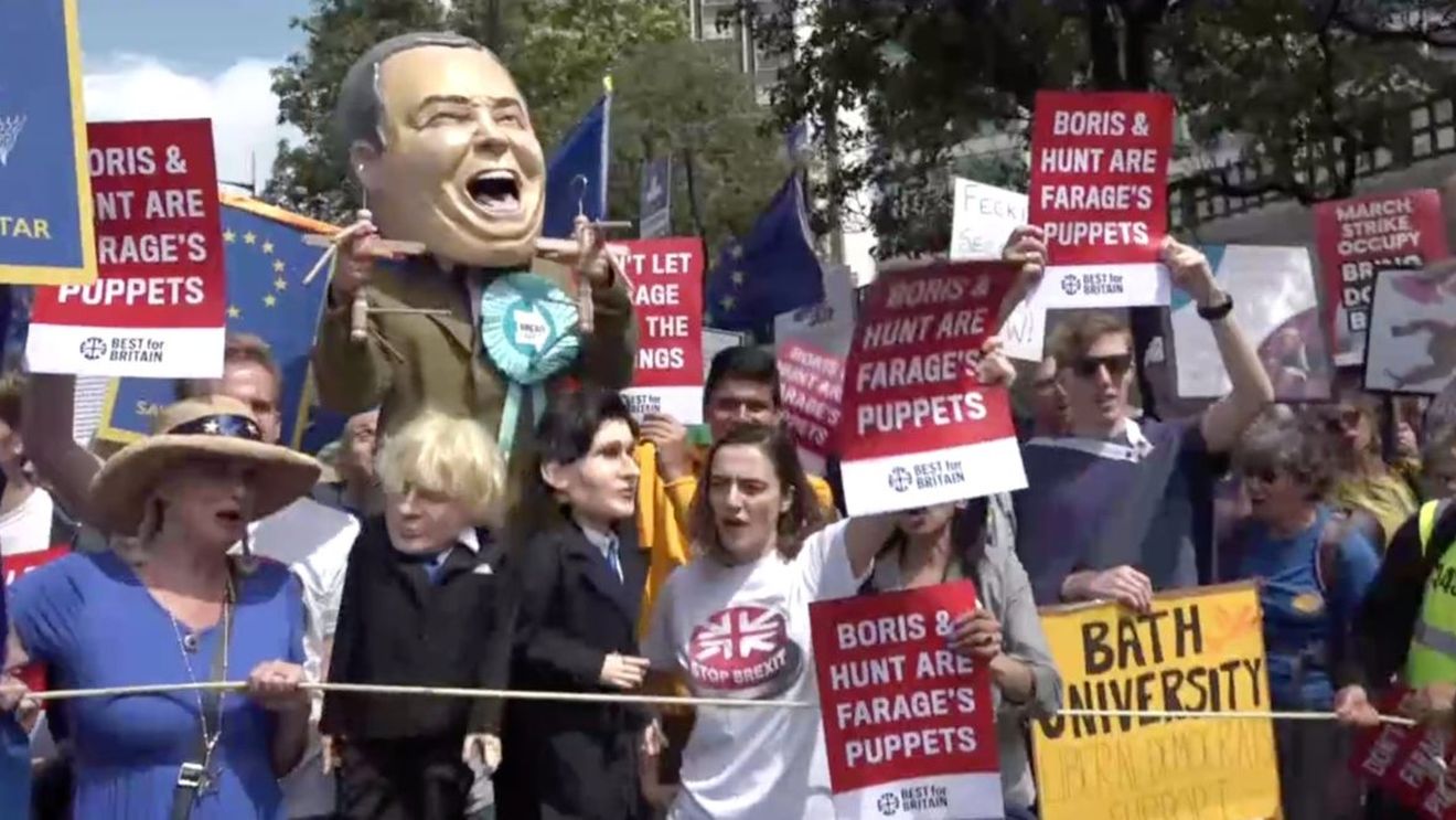 VIDEO Mii de manifestanţi anti-Brexit au ieșit sâmbătă pe străzile Londrei