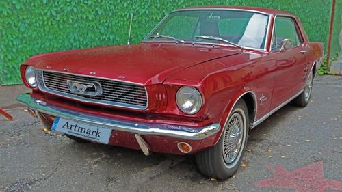 Un Cadillac, un Corvette, un Ford Mustang sau un Mercedes SL decapotabil, scoase la licitație în noiembrie