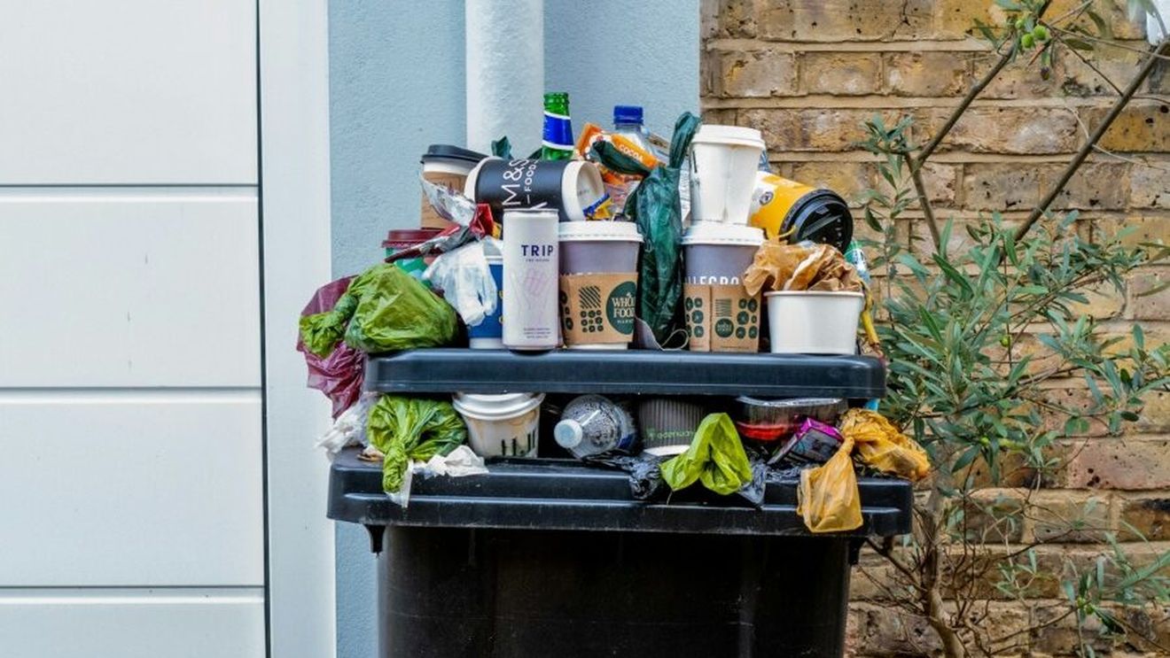 Românii generează cel mai puțin gunoi menajer per persoană, dar și reciclează cel mai puțin din UE