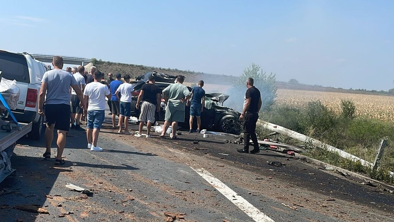 Un consul maghiar a murit într-un accident auto pe A1, între Timișoara și Lugoj / Mașina aparținea Consulatului Ungariei și circula regulamentar / A fost lovită de un tir care transporta bușteni