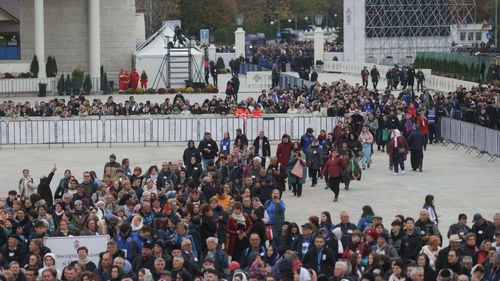 Coada la Catedrală se întinde până în piața Constituției/ Timpul de așteptare este între 6 și 8 ore 