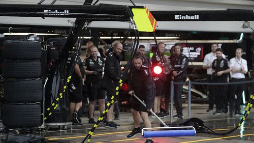 Calificările pentru Marele Premiu al Braziliei la Formula 1 au fost amânate pentru duminică dimineaţă, din cauza condiţiilor meteo