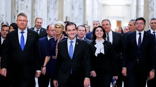 Sondaj IRES: Guvernul și Ministerul Sănătății sunt pe ultimul loc în topul încrederii părinților în instituții cu privire la deciziile de începere a cursurilor. 80% din părinți vor să fie implicați direct în discuțiile locale