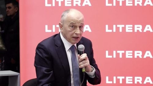 „Niciuna din alegerile de dinainte nu se compară cu cele de acum. Începe un ciclu istoric nou”, a transmis Geoană din cadrul evenimentului în care și-a lansat volumul „Bătălia pentru viitorul României. Gândurile unui român la vârful NATO”