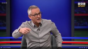 Comentatorul sportiv Gary Lineker spune că nu se teme de suspendarea de la BBC, după ce a comparat politica de azil din Marea Britanie cu cea a Germaniei naziste / Dezbatere aprinsă în Regatul Unit