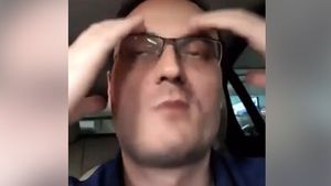 OFICIAL: Dosar penal în cazul mesajelor lui Alexandru Cumpănașu pe Tik Tok la adresa profesorilor
