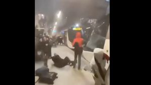 Două tramvaie s-au ciocnit la Strasbourg, pe ruta care duce la gara centrală / Zeci de persoane au fost rănite