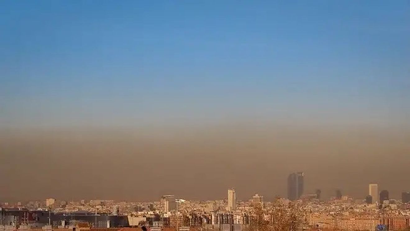 Un episod „excepţional” de praf saharian degradează calitatea aerului în Europa de Vest / Concentraţii ridicate de PM10 în Peninsula Iberică, Franța și Germania
