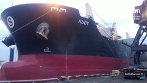 Un vapor rusesc avariat, încărcat cu substanțe explozive similare cu cele care au provocat marea explozie din Beirut din 2020, se apropie de coasta franceză