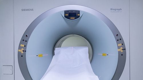 Clinica Phoenix a deschis un nou centru în București. Printre dotări: Cel mai silențios aparat de rezonanță magnetică nucleară 3 Tesla (RMN), aparatul cu tubul cel mai larg de pe piață, ideal pentru claustrofobi (Parteneriat)