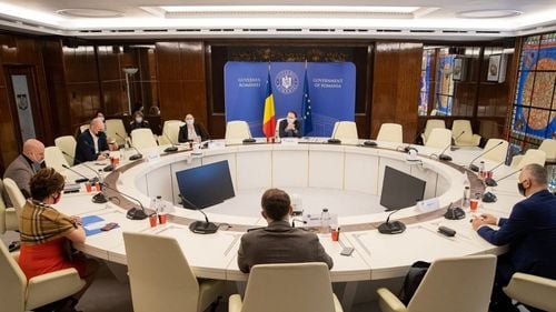 Florin Cîțu: Nu avem în vedere condiționarea accesului cetățenilor la serviciile industriei ospitalității de dovada vaccinării / Nu vrem să limităm călătoriile în țară pe baza acestui criteriu / Vom respecta deciziile UE privind certificatul verde în privința deplasărilor internaționale