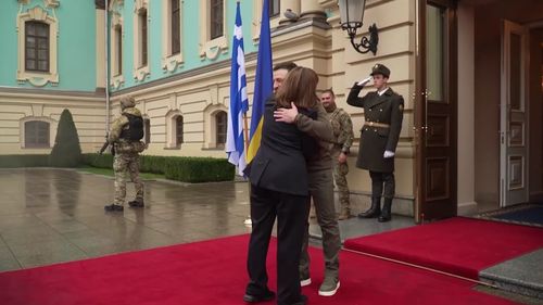 VIDEO Președinta Greciei se află în vizită în Ucraina/ Katerina Sakellaropoulou a vizitat Bucea și Irpin, unde ucrainenii au fost masacrați și aruncați în gropi comune