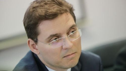 Victor Negrescu afirmă că nu are intenția să intre în cursă pentru șefia PSD