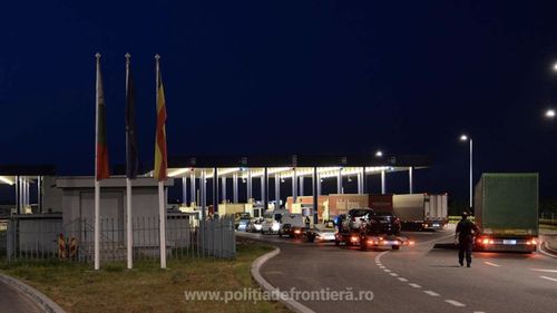 Doi tineri imigranţi găsiţi în patul din cabina unui camion, în vama Calafat-Vidin