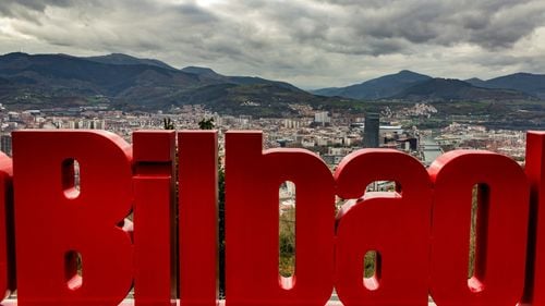 Rezultat electoral istoric pentru moştenitorii ramurii politice a teroriștilor separatiști ETA în Ţara Bascilor