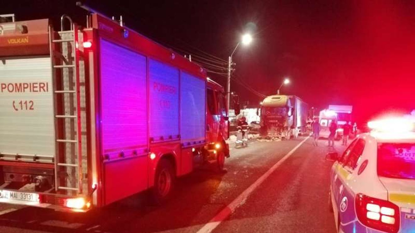 Două TIR-uri s-au ciocnit în Suceava, pe DN17/ Trafic blocat pe ambele sensuri