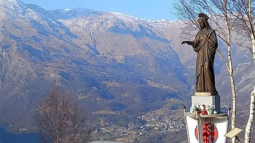 O româncă a murit de hipotermie după o excursie pe muntele Zerbion din Italia / A urcat la 2700 de metri îmbrăcată lejer și a rămas blocată pe o potecă înzăpezită