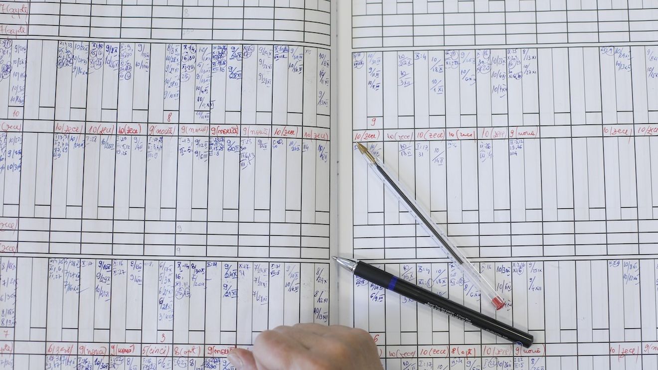 Director de colegiu: Sunt copii care se tăvălesc pe jos la propriu, pentru că au luat un 9 și au media 9.49. E puțin spus vânătoare de note în școli