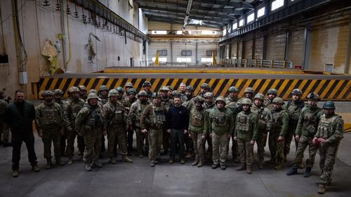 Zelenski a vizitat trupele din regiunea Doneţk