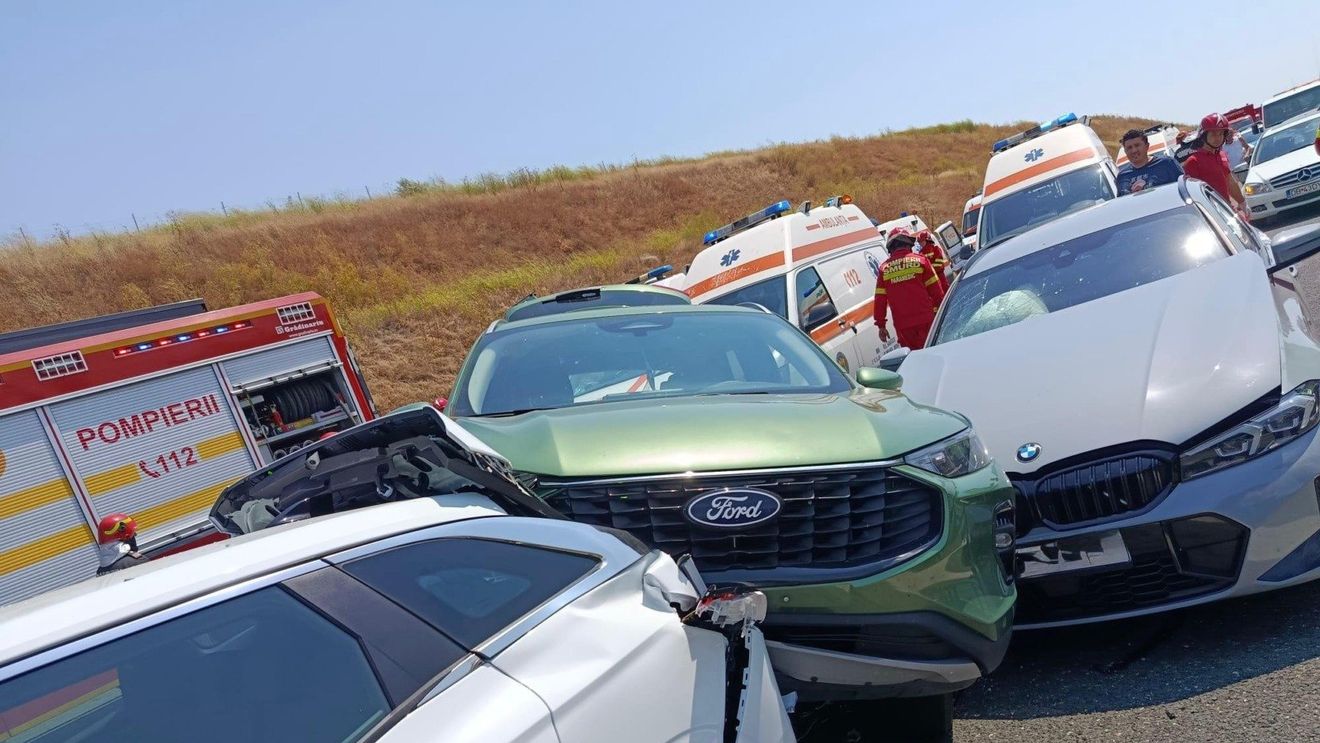 VIDEO Plan roșu activat pe Autostrada Soarelui, la km 171 pe sensul spre București, în urma unui accident în lanț / Trafic blocat / Persoanele implicate, evaluate la fața locului