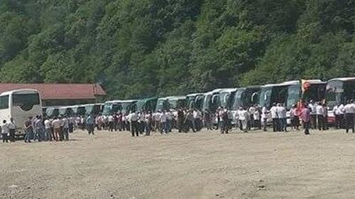 FOTO Zeci de autocare cu PSD-iști pe Valea Oltului